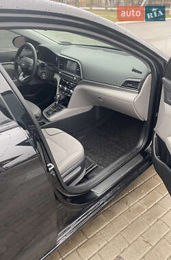 Седан Hyundai Elantra 2020 в 