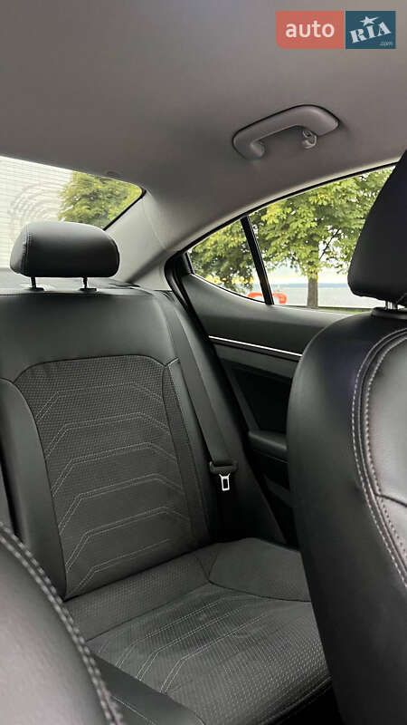 Седан Hyundai Elantra 2018 в Кременчуге