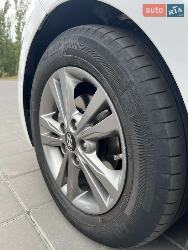 Седан Hyundai Elantra 2018 в Кременчуге