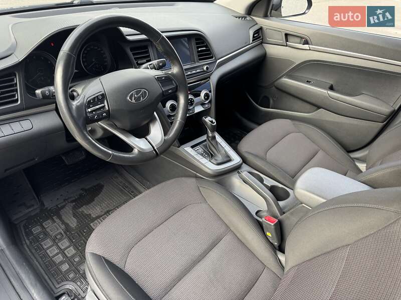 Седан Hyundai Elantra 2019 в Львові