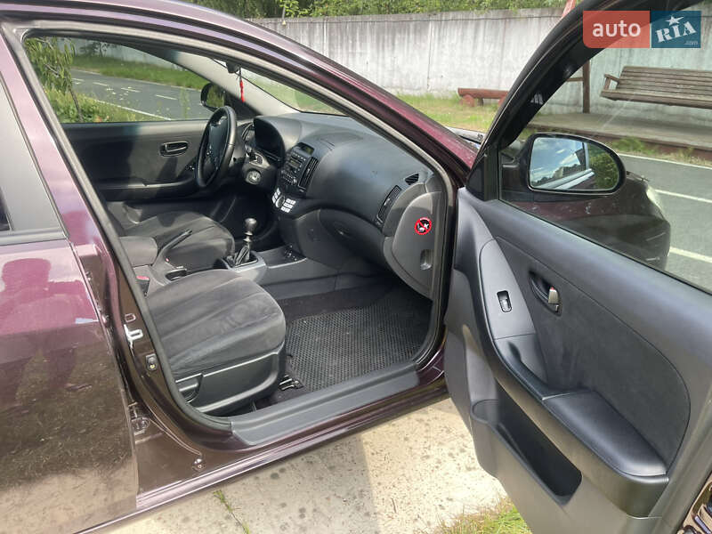 Седан Hyundai Elantra 2008 в Киеве