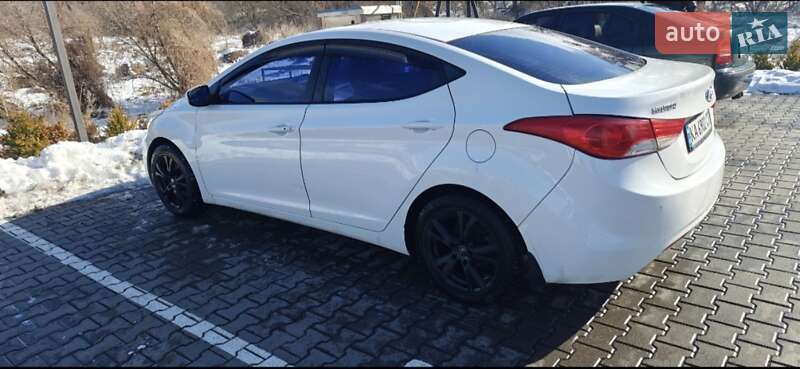 Седан Hyundai Elantra 2012 в Києві