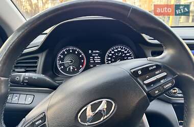 Седан Hyundai Elantra 2018 в 