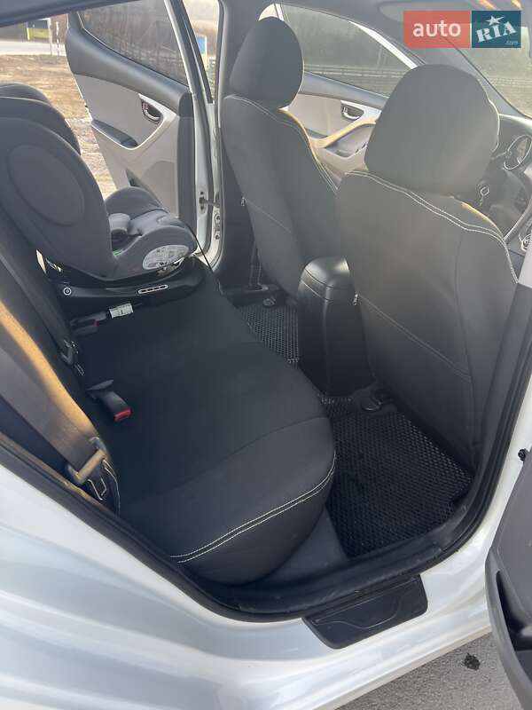 Седан Hyundai Elantra 2013 в Львове