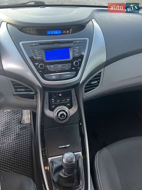 Седан Hyundai Elantra 2013 в Львове