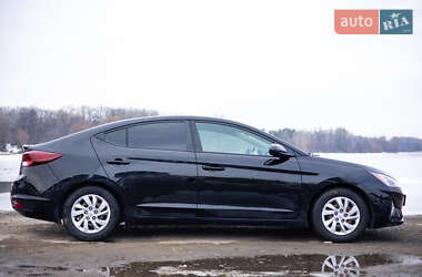 Седан Hyundai Elantra 2019 в Києві