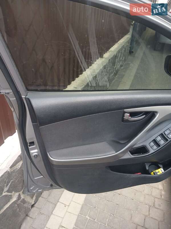 Седан Hyundai Elantra 2011 в Львове