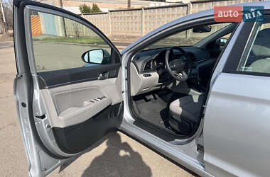 Седан Hyundai Elantra 2019 в 