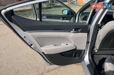 Седан Hyundai Elantra 2019 в 