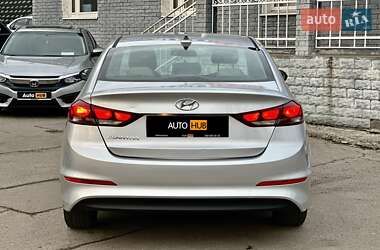 Седан Hyundai Elantra 2017 в 