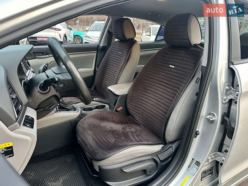 Седан Hyundai Elantra 2017 в Харькове