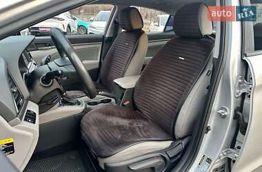 Седан Hyundai Elantra 2017 в 