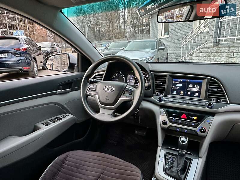 Седан Hyundai Elantra 2017 в Харькове