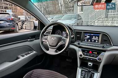 Седан Hyundai Elantra 2017 в 