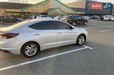 Седан Hyundai Elantra 2018 в 