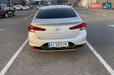 Седан Hyundai Elantra 2018 в 