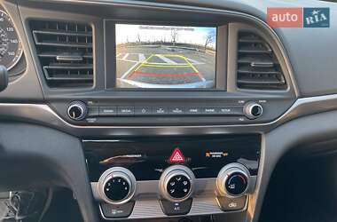 Седан Hyundai Elantra 2018 в 