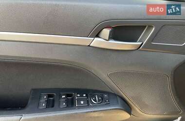 Седан Hyundai Elantra 2018 в 