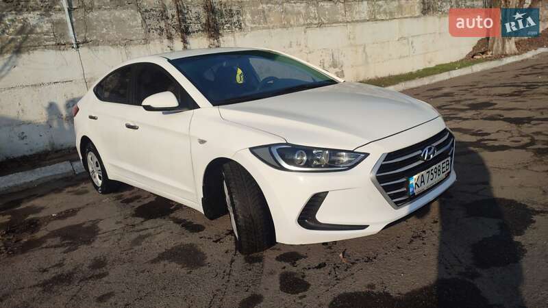 Седан Hyundai Elantra 2016 в Києві