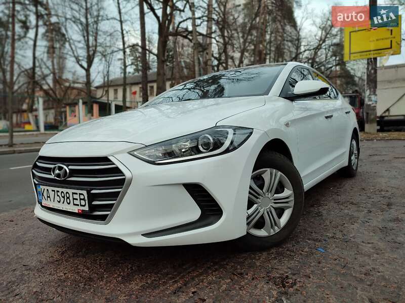 Седан Hyundai Elantra 2016 в Києві