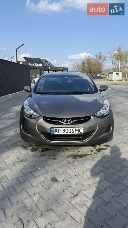 Hyundai Elantra 2013