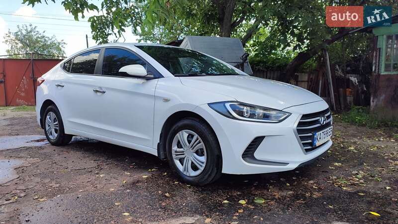 Седан Hyundai Elantra 2016 в Києві