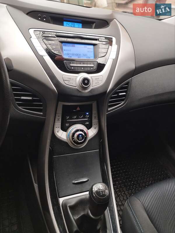 Седан Hyundai Elantra 2011 в Лубнах