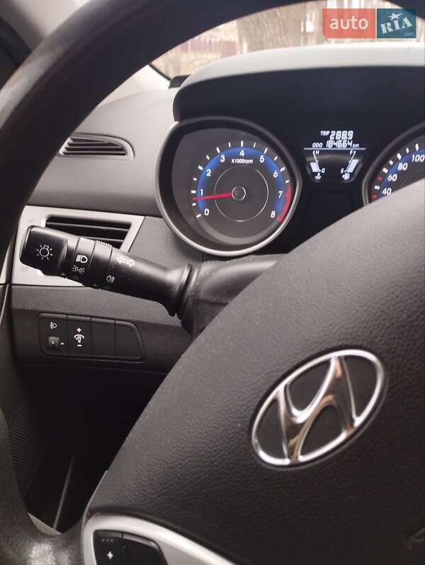 Седан Hyundai Elantra 2011 в Лубнах