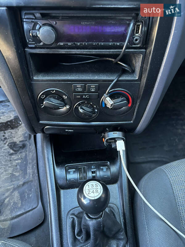Седан Hyundai Elantra 2005 в Полтаві