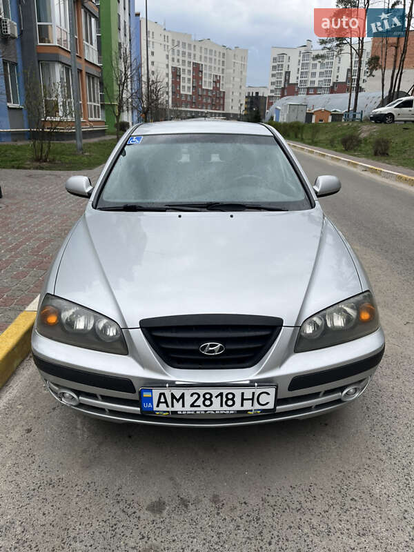 Хетчбек Hyundai Elantra 2003 в 