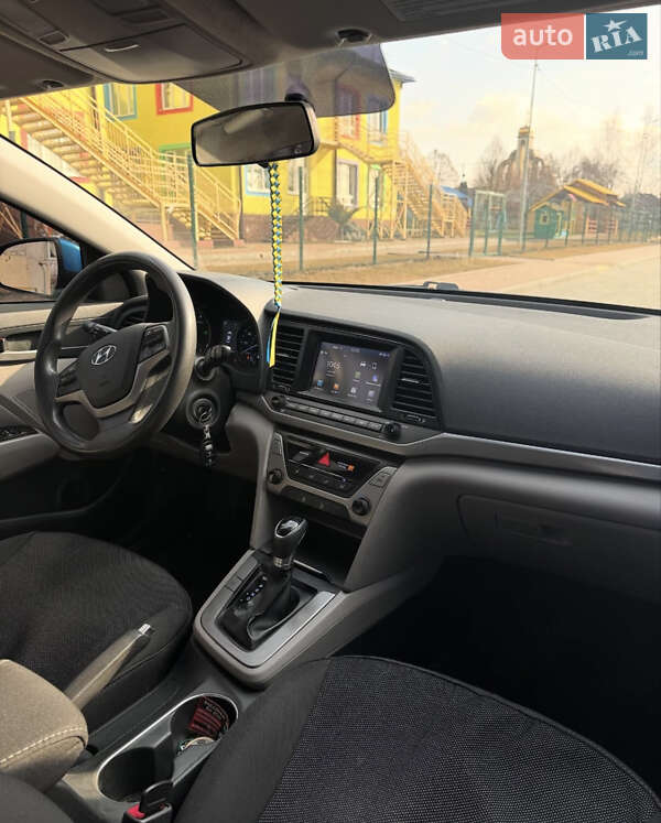 Седан Hyundai Elantra 2017 в Тернополе