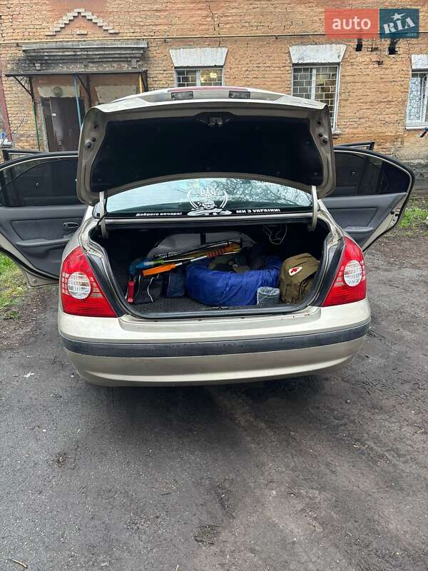 Седан Hyundai Elantra 2005 в Киеве