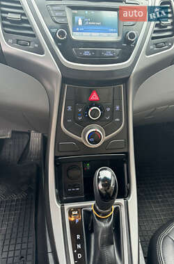 Седан Hyundai Elantra 2015 в 
