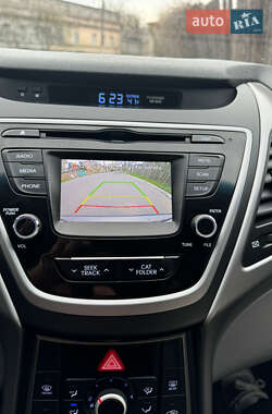 Седан Hyundai Elantra 2015 в 