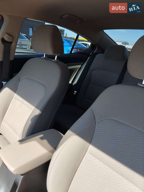 Седан Hyundai Elantra 2020 в Киеве