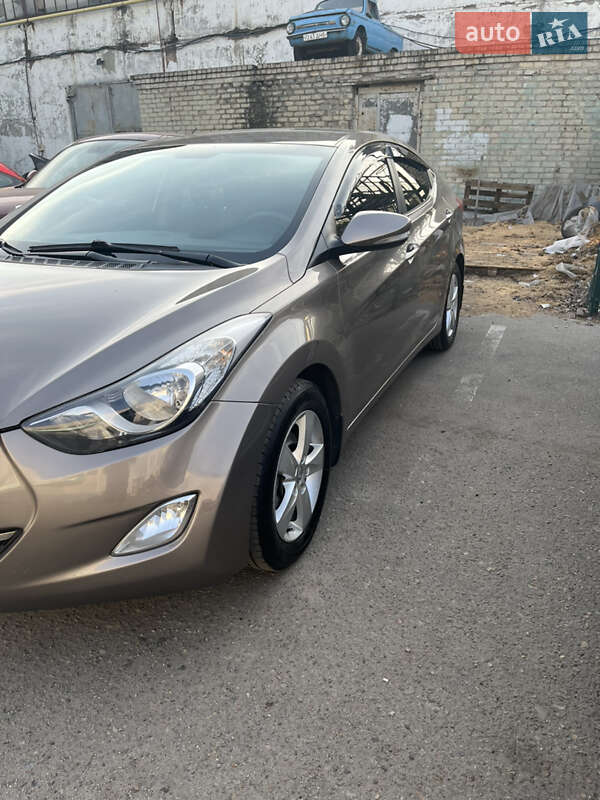 Седан Hyundai Elantra 2013 в Днепре