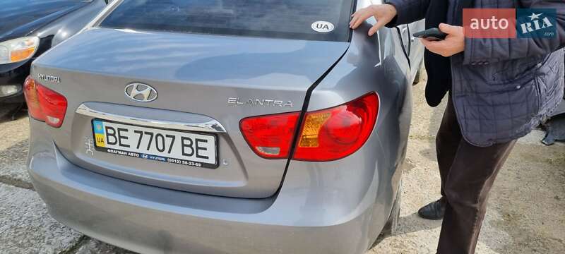 Седан Hyundai Elantra 2011 в 