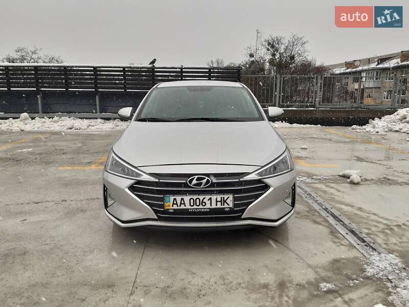 Седан Hyundai Elantra 2018 в Киеве
