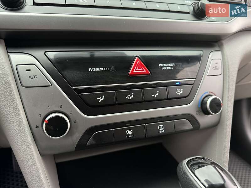 Седан Hyundai Elantra 2017 в Києві