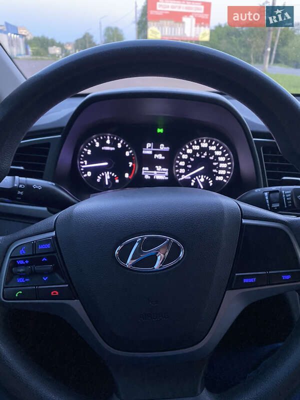 Седан Hyundai Elantra 2016 в Львове