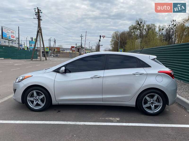 Хэтчбек Hyundai Elantra 2015 в Киеве