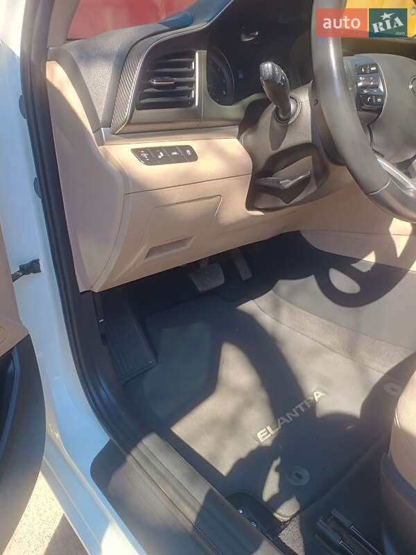 Седан Hyundai Elantra 2020 в Тульчині