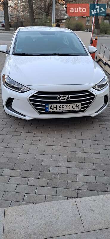Седан Hyundai Elantra 2018 в 