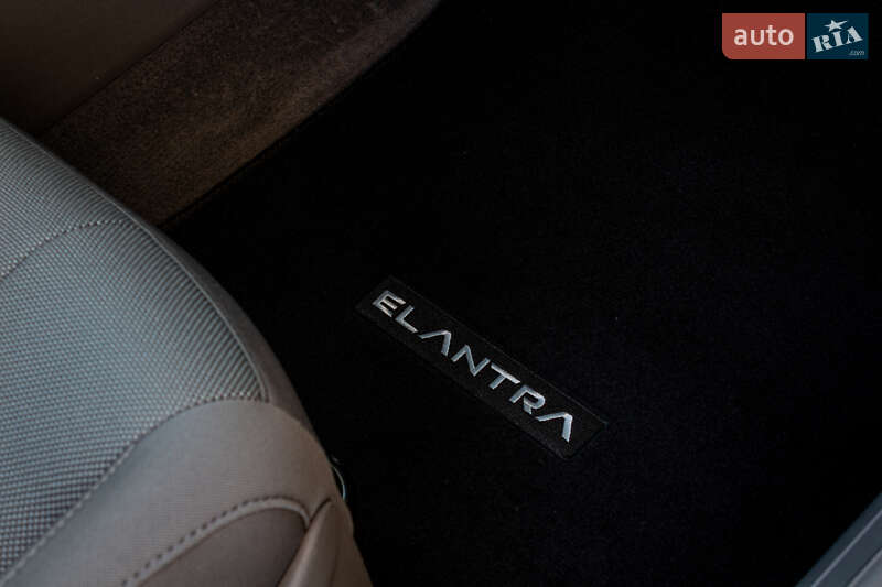 Седан Hyundai Elantra 2022 в Львове
