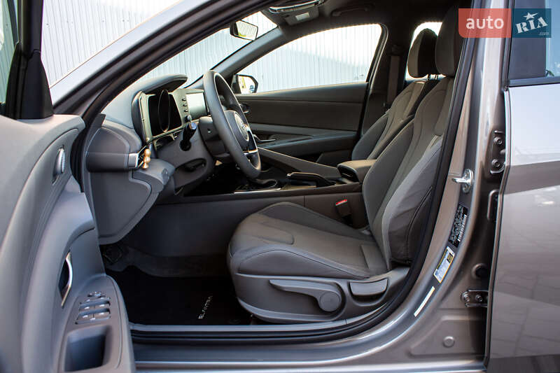 Седан Hyundai Elantra 2022 в Львове