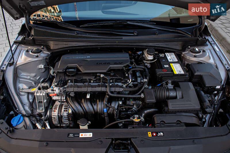 Седан Hyundai Elantra 2022 в Львове