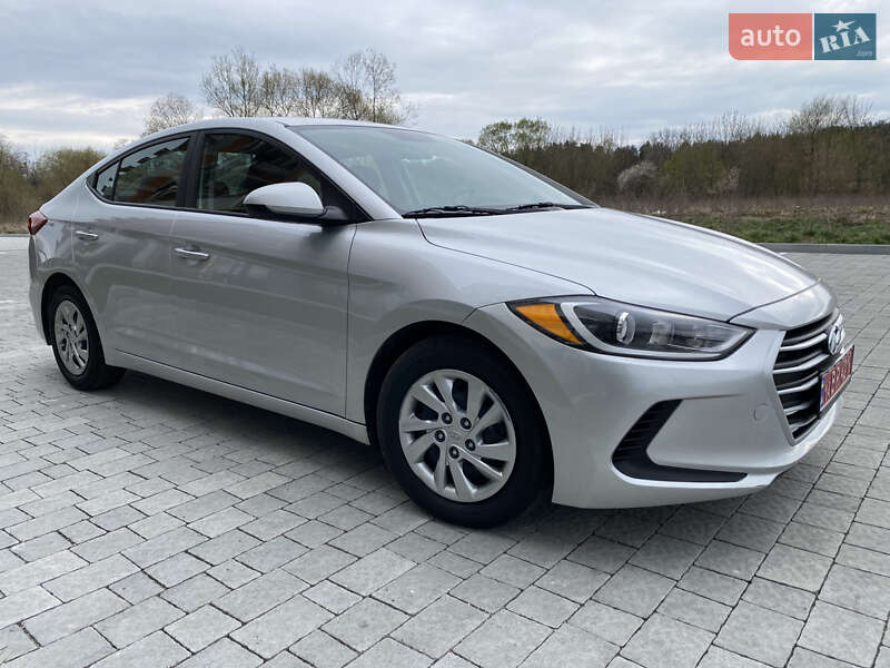 Седан Hyundai Elantra 2018 в Львові