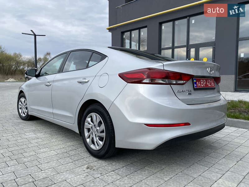 Седан Hyundai Elantra 2018 в Львові