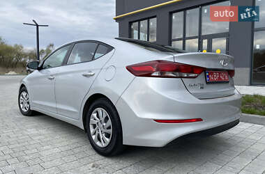 Седан Hyundai Elantra 2018 в 