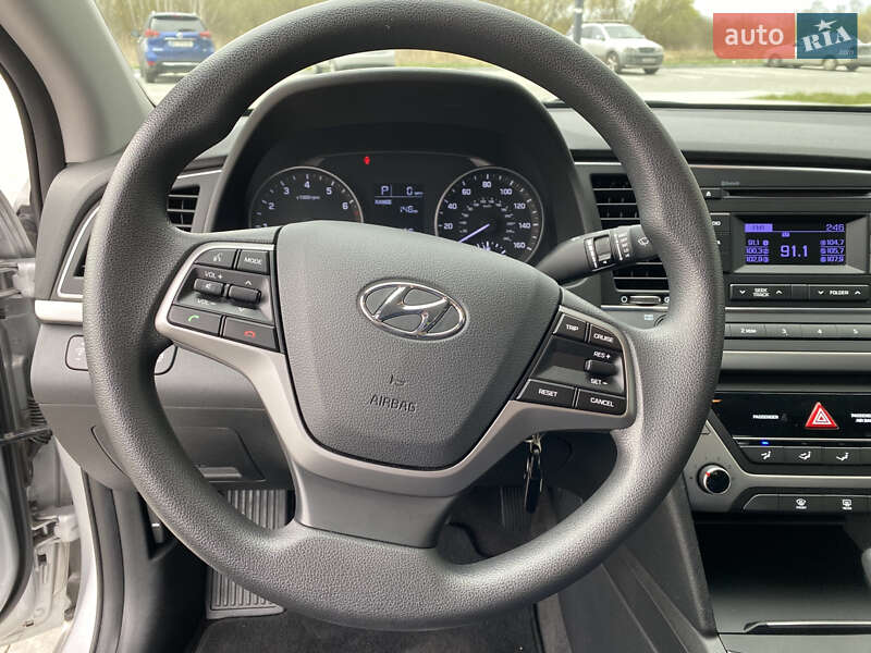 Седан Hyundai Elantra 2018 в Львові